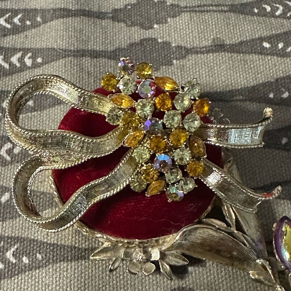 Rare Vintage Signed Coro Ribbon Brooch ok gold tone and orange rhinestones